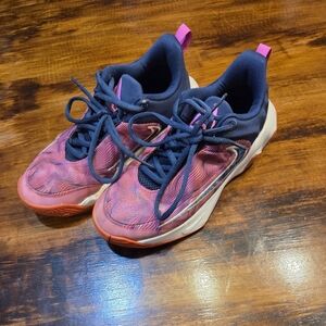 Nike Girls' Grade School Immortality 4 Basketball Shoes -- Size 3.5Y